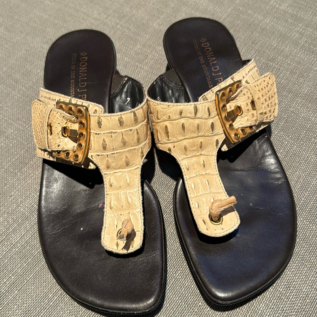 Donald Pliner Size 7 Sandals